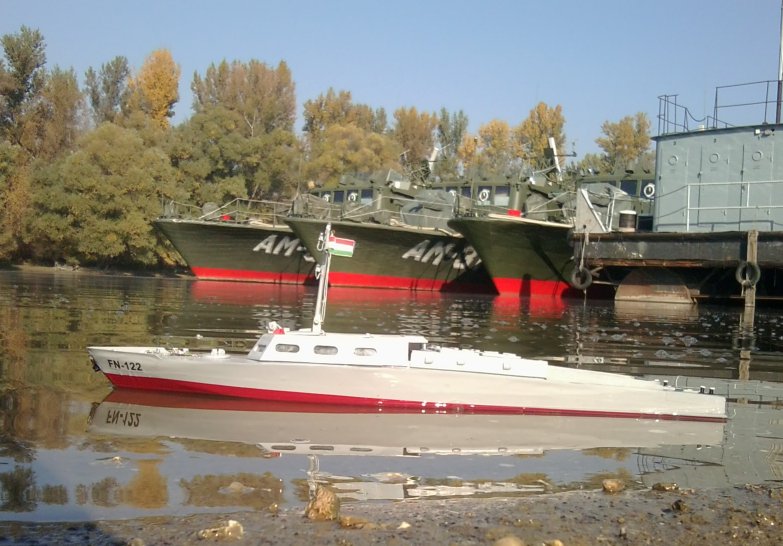 fn122_01a.jpg
